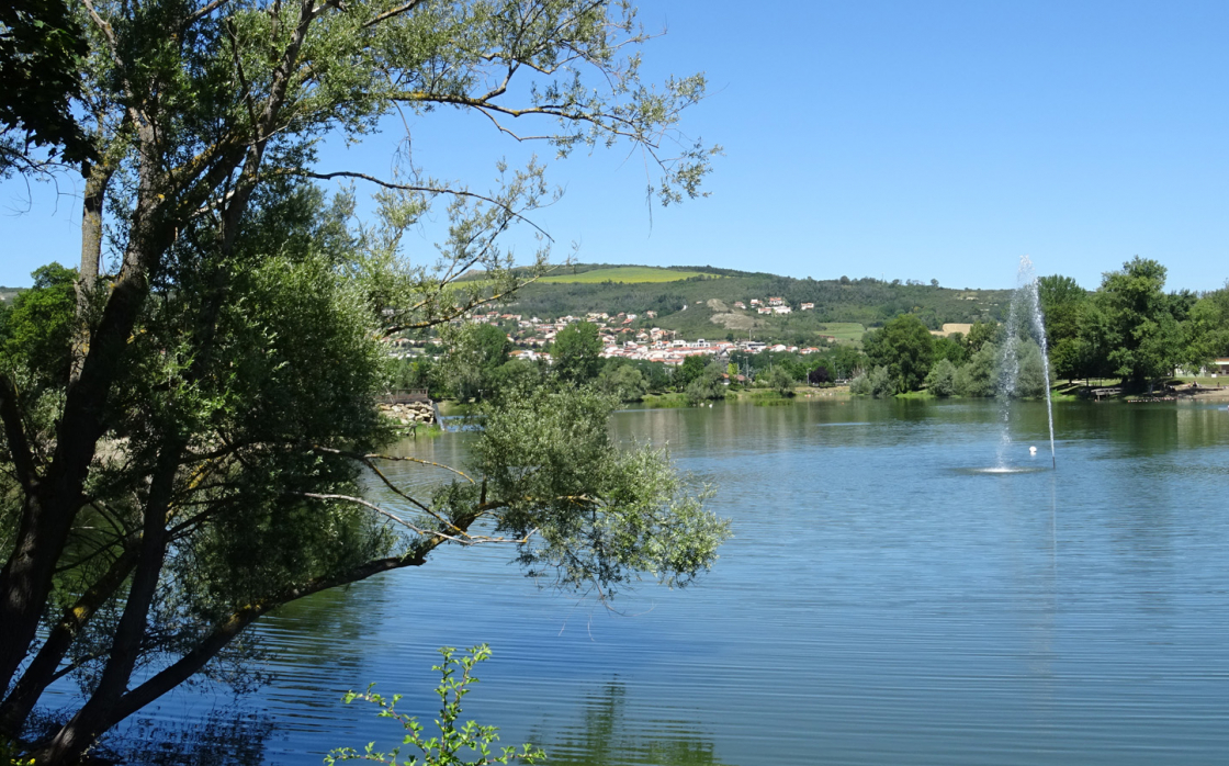 © Plan d'eau de Cournon-d'Auvergne