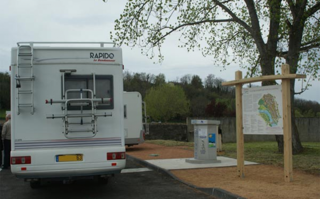 © Aire de services pour camping-cars de Pont-du-Château